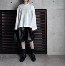 画像をギャラリービューアに読み込む, 【2026AW PRE ORDER】ECO LEATHER 2TUCK HALF PANTS
