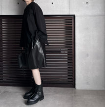 画像をギャラリービューアに読み込む, 【2026AW PRE ORDER】ECO LEATHER 2TUCK HALF PANTS
