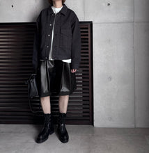 画像をギャラリービューアに読み込む, 【2026AW PRE ORDER】ECO LEATHER 2TUCK HALF PANTS
