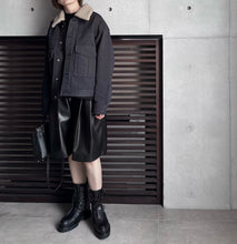画像をギャラリービューアに読み込む, 【2026AW PRE ORDER】ECO LEATHER 2TUCK HALF PANTS
