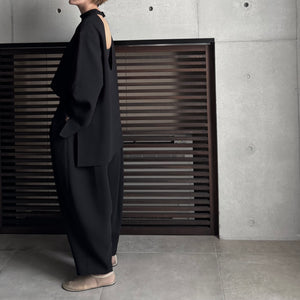 【2025AW PRE ORDER】BACK OPEN BLOUSE
