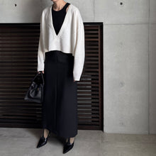 画像をギャラリービューアに読み込む, 【2025AW PRE ORDER】V NECK CROPPDE KNIT

