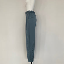 画像をギャラリービューアに読み込む, 【2022年7月23日再販】2タックサテンパンツ
