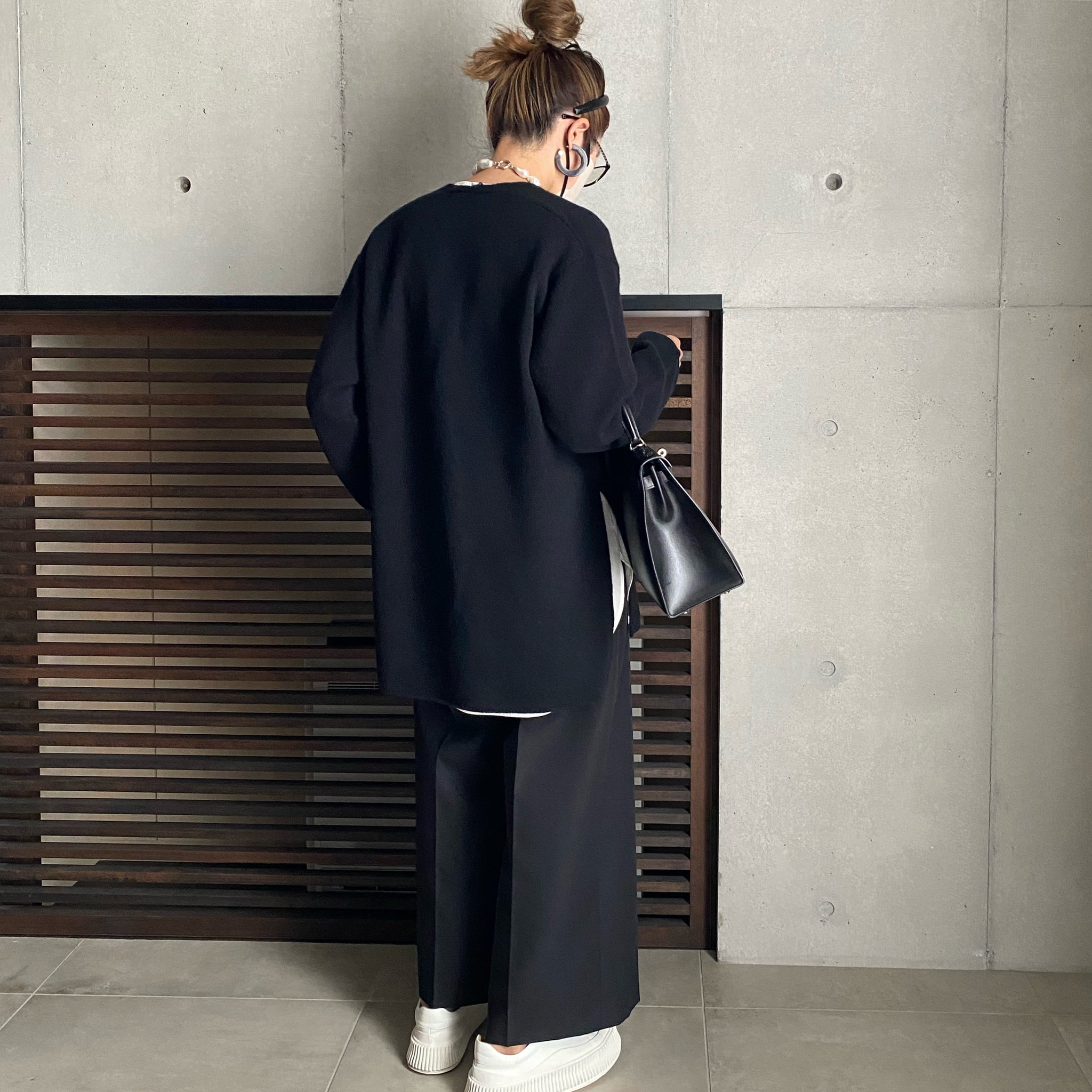 2022AW予約販売商品】圧縮Vネックスリットニット – LOHEN