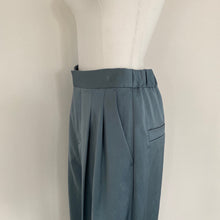 画像をギャラリービューアに読み込む, 【2022年7月23日再販】2タックサテンパンツ
