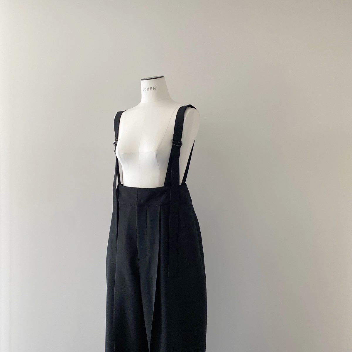 再販】サスペンダーエッグパンツ – LOHEN