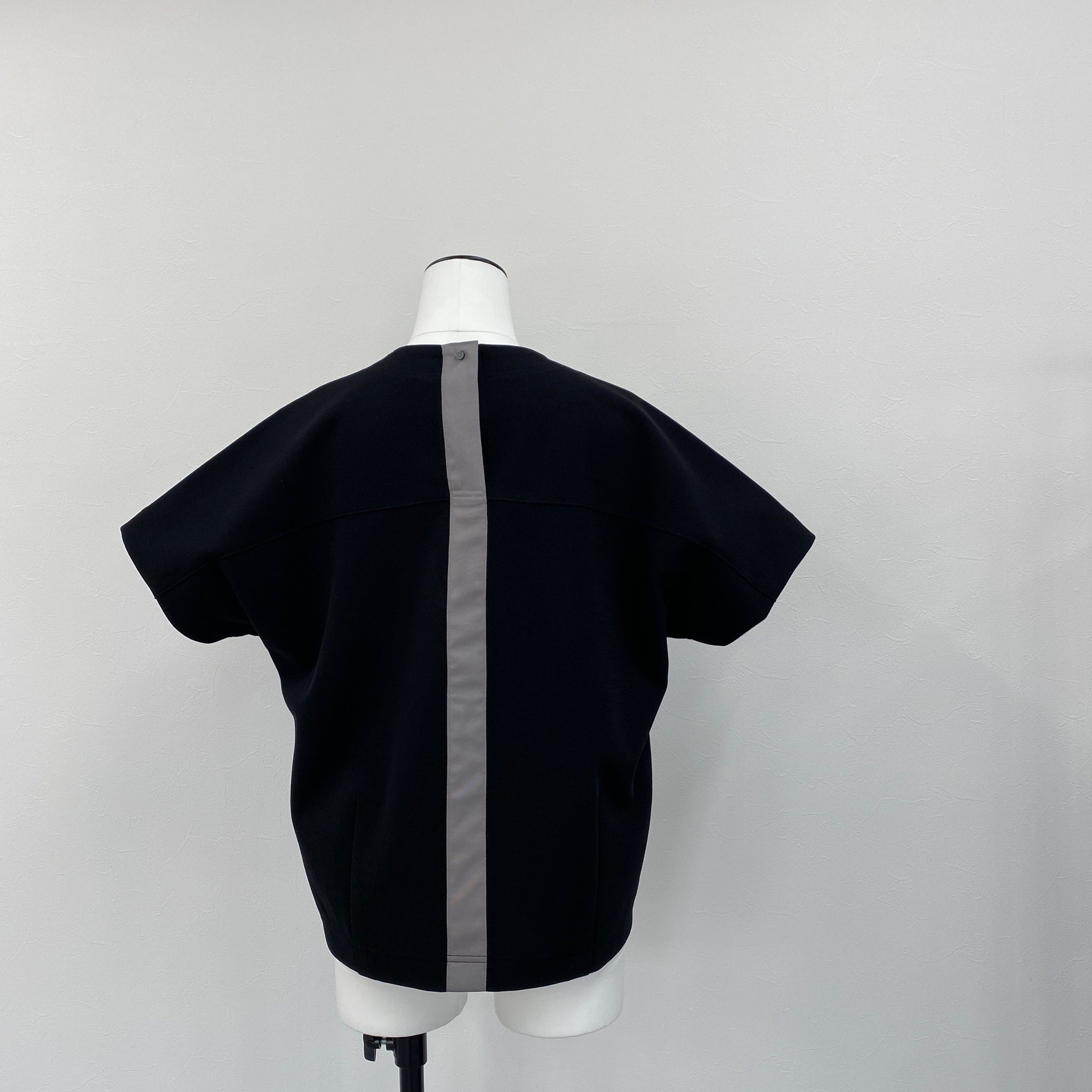 2022年7月23日再販】フォルムTシャツ – LOHEN