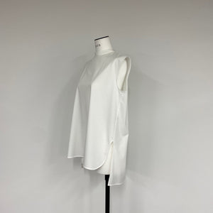【2023MS予約販売商品】スタンドカラースリーブレスカットソー