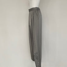 画像をギャラリービューアに読み込む, 【2022年7月23日再販】2タックサテンパンツ
